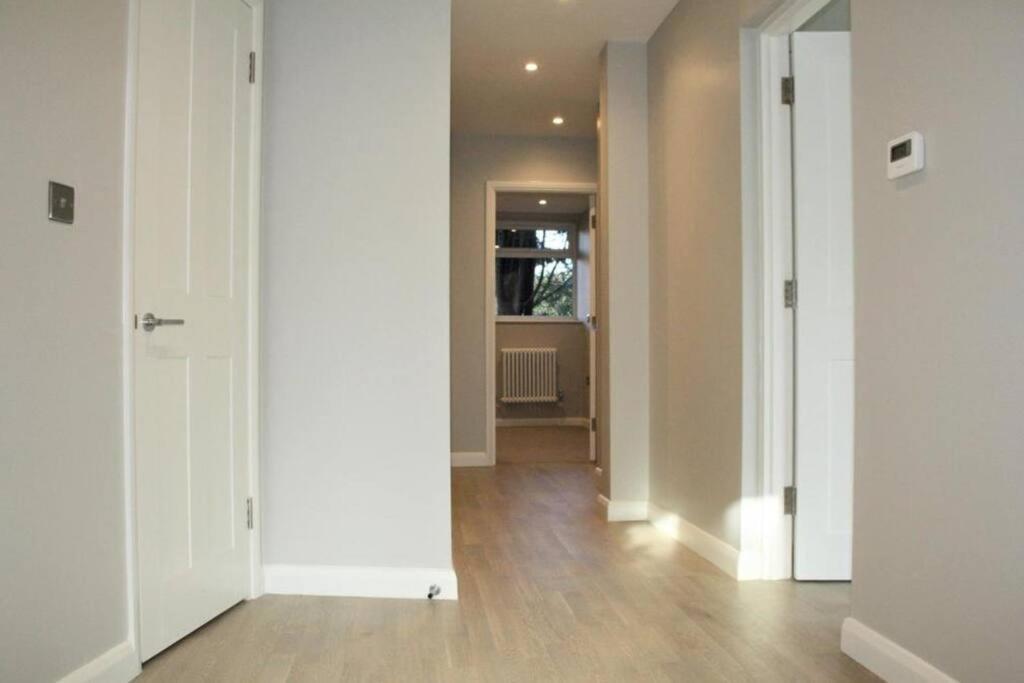 Marvellous New Build 2 Bed Flat - 1 Ophelia Court Apartment Epsom Exterior photo